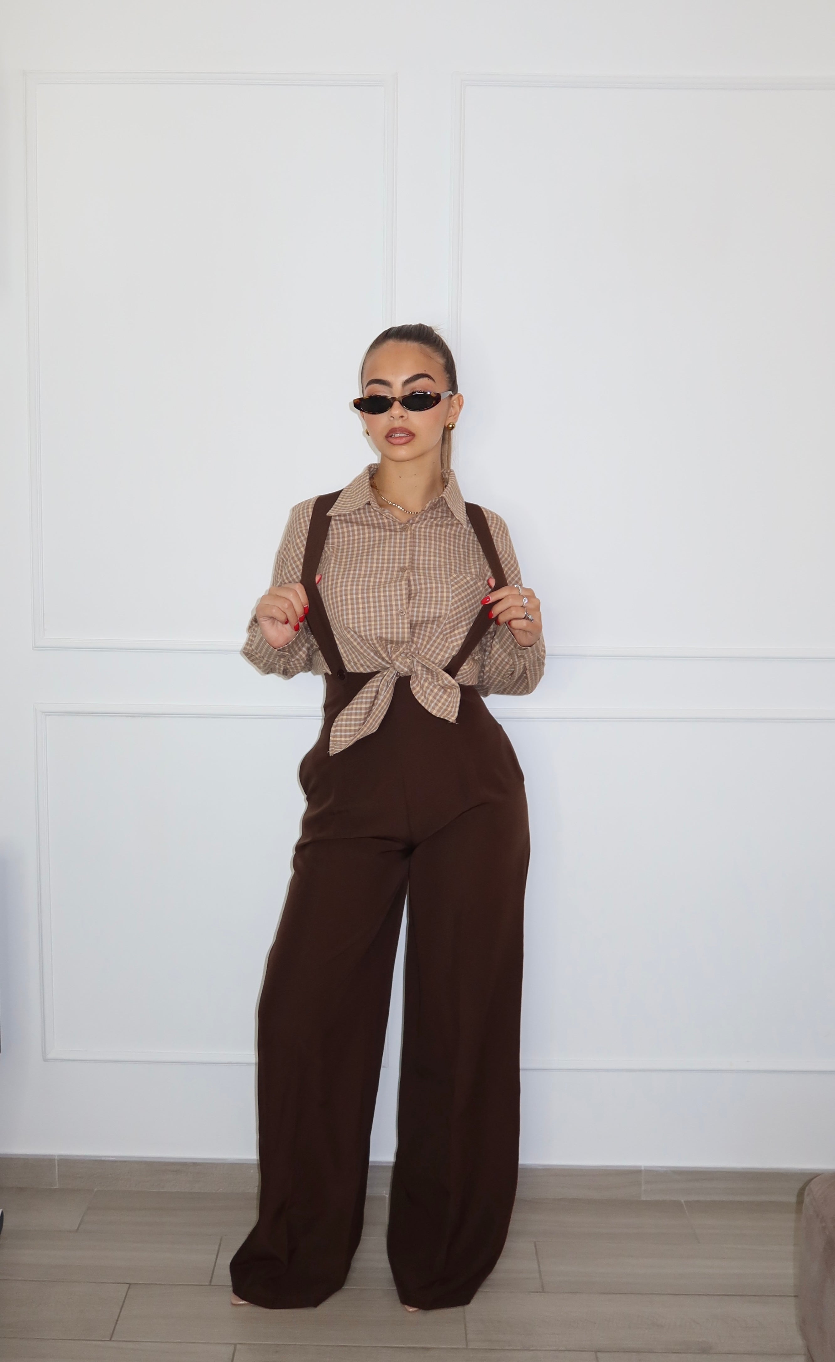 Pantalone con bretelle